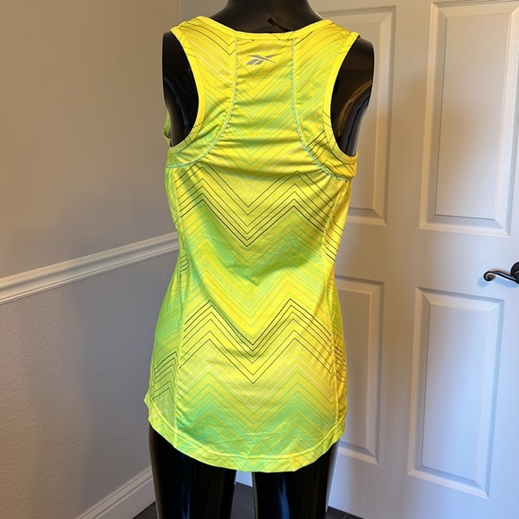 Reebok play dry size small yellow running tank top - Picture 3 of 5